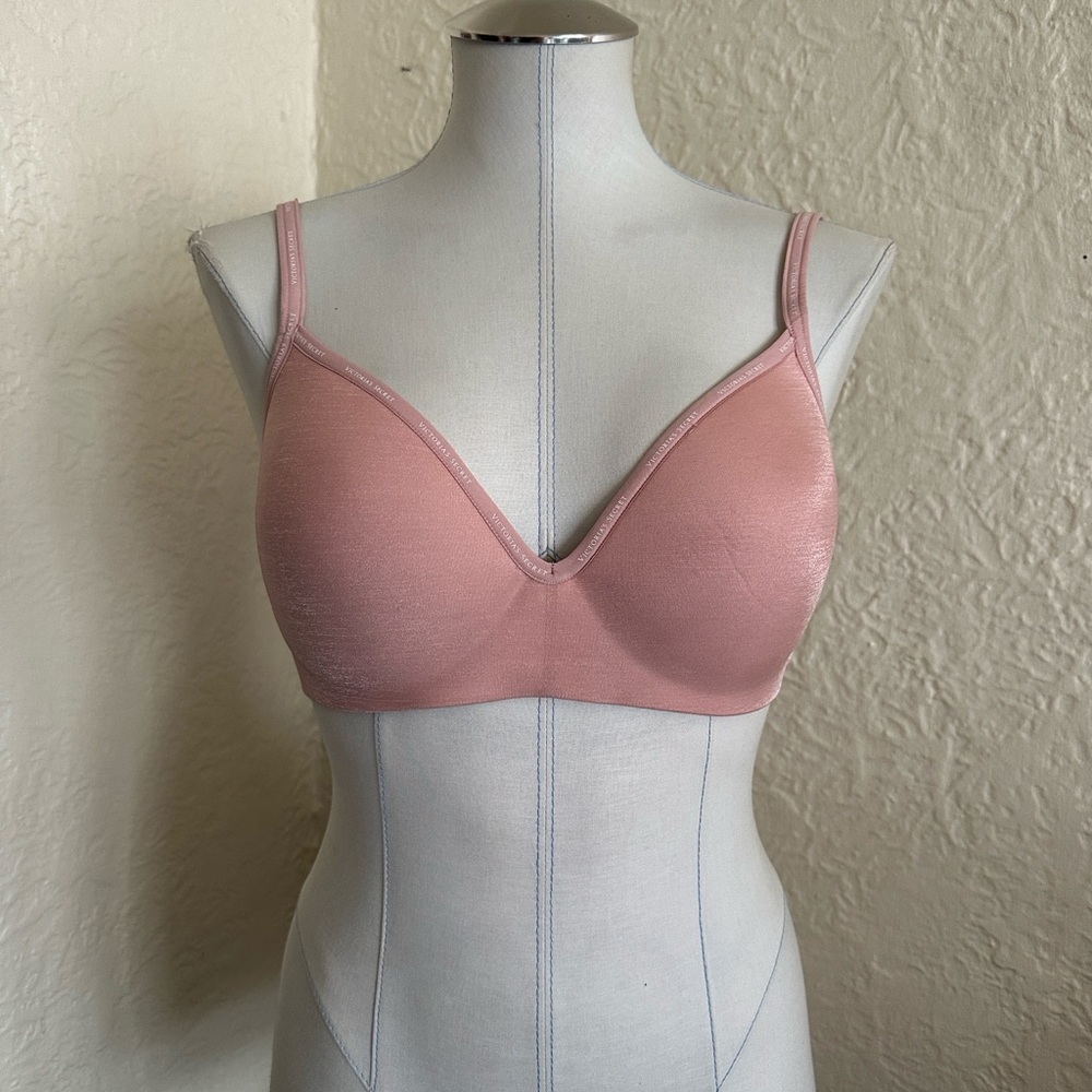 Victoria’s Secret T-Shirt Lightly Lined Wireless Bra Light Pink Logo Trim 36D